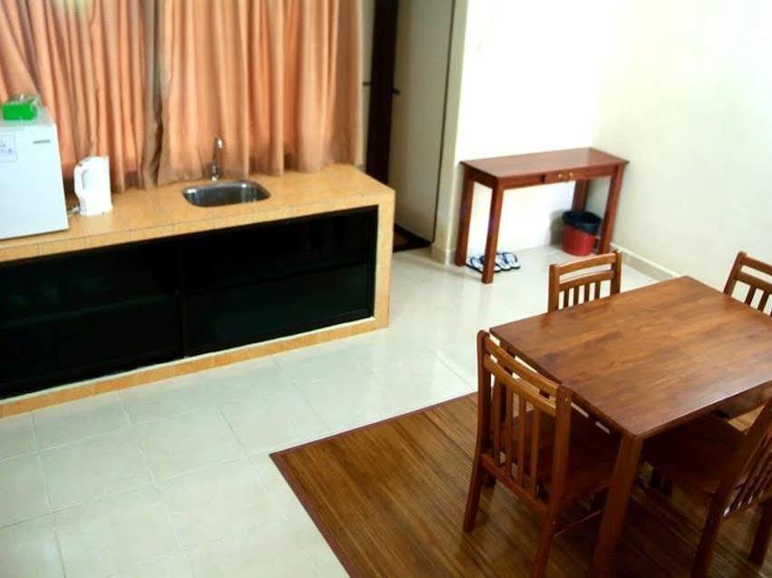Putra Putri Lodge Кангар Екстериор снимка