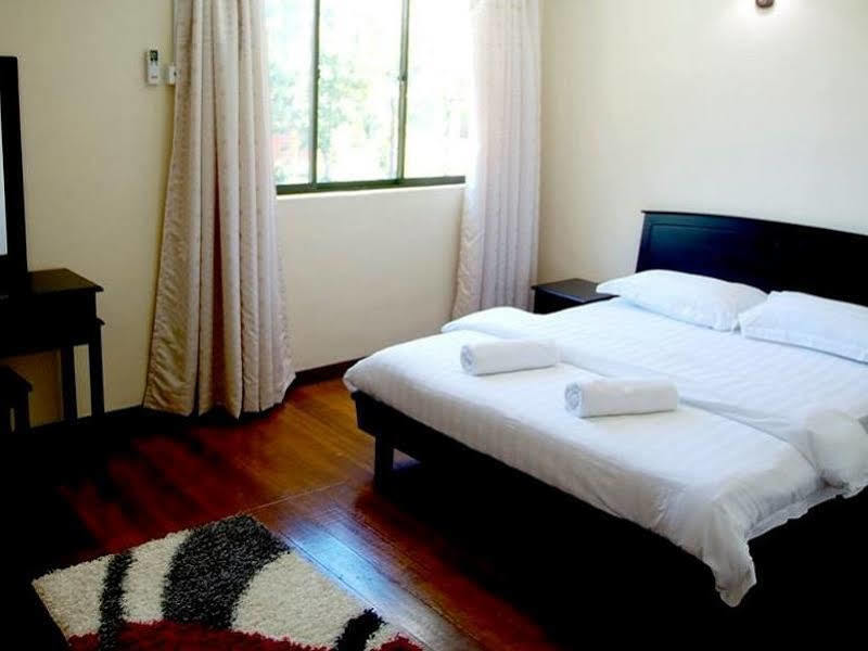 Putra Putri Lodge Кангар Екстериор снимка